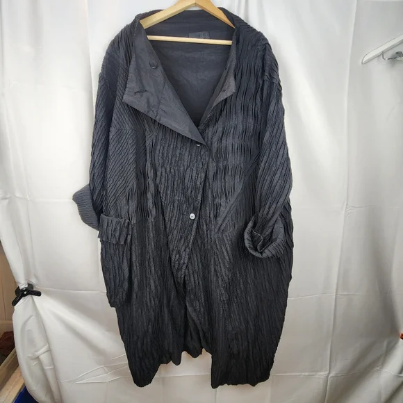 Moyuru Japan Oversized Light Coat - L in EUC - Picture 3 of 15